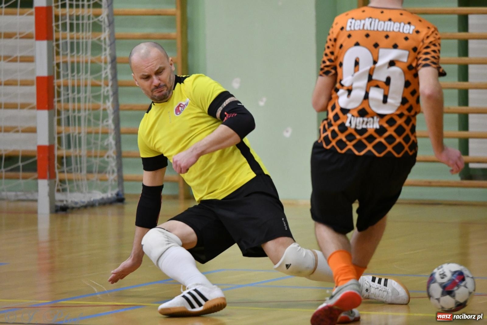 Zdjęcie w galerii na portalu naszraciborz.pl: Futsalowe emocje na zakończenie roku [FOTO] wiadomości z regionu