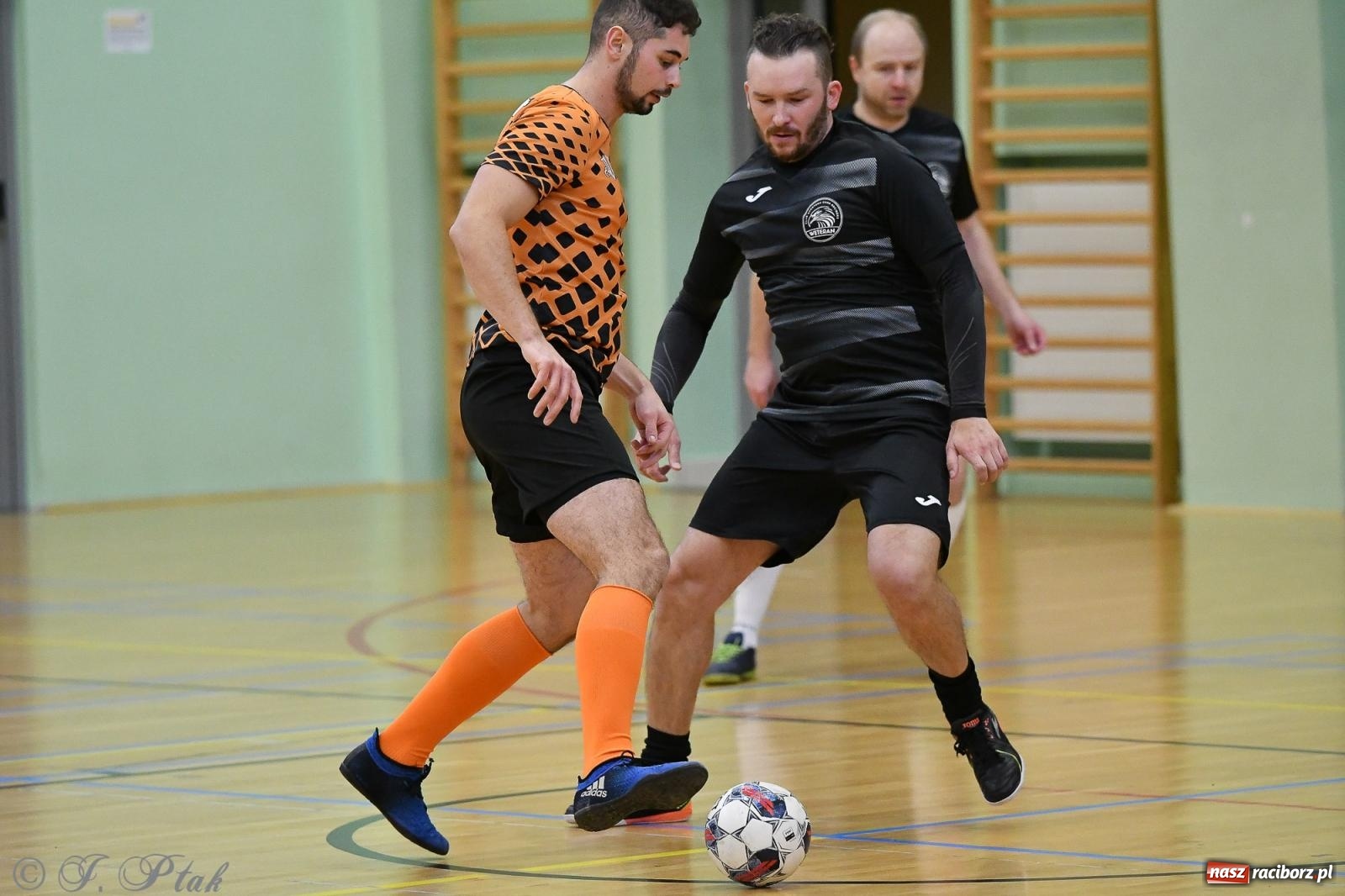 Zdjęcie w galerii na portalu naszraciborz.pl: Futsalowe emocje na zakończenie roku [FOTO] wiadomości z regionu