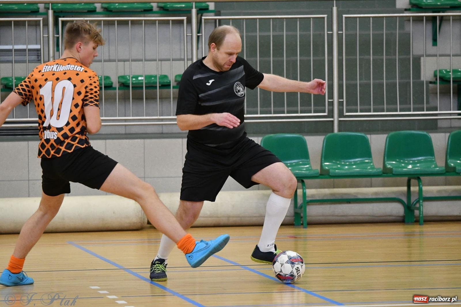 Zdjęcie w galerii na portalu naszraciborz.pl: Futsalowe emocje na zakończenie roku [FOTO] wiadomości z regionu
