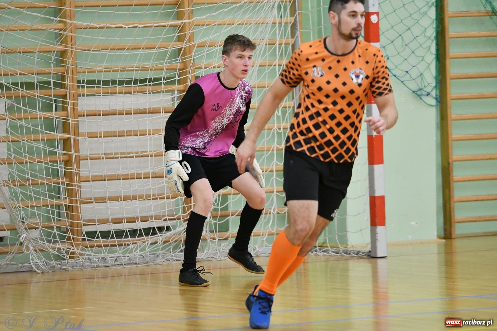 Zdjęcie w galerii na portalu naszraciborz.pl: Futsalowe emocje na zakończenie roku [FOTO] wiadomości z regionu