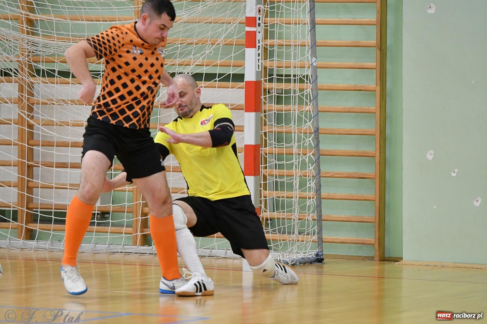 Zdjęcie w galerii na portalu naszraciborz.pl: Futsalowe emocje na zakończenie roku [FOTO] wiadomości z regionu