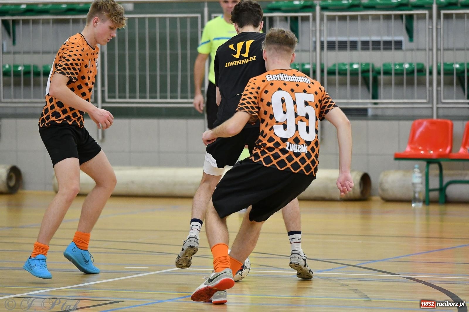 Zdjęcie w galerii na portalu naszraciborz.pl: Futsalowe emocje na zakończenie roku [FOTO] wiadomości z regionu