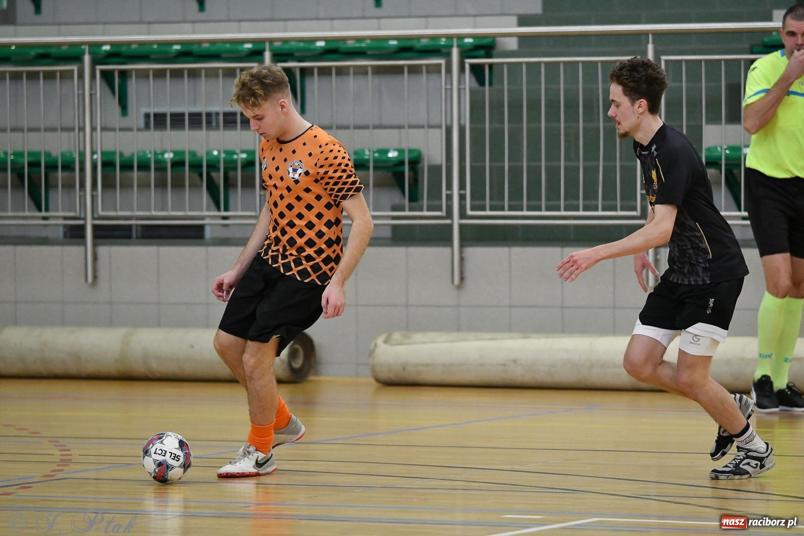 Zdjęcie w galerii na portalu naszraciborz.pl: Futsalowe emocje na zakończenie roku [FOTO] wiadomości z regionu