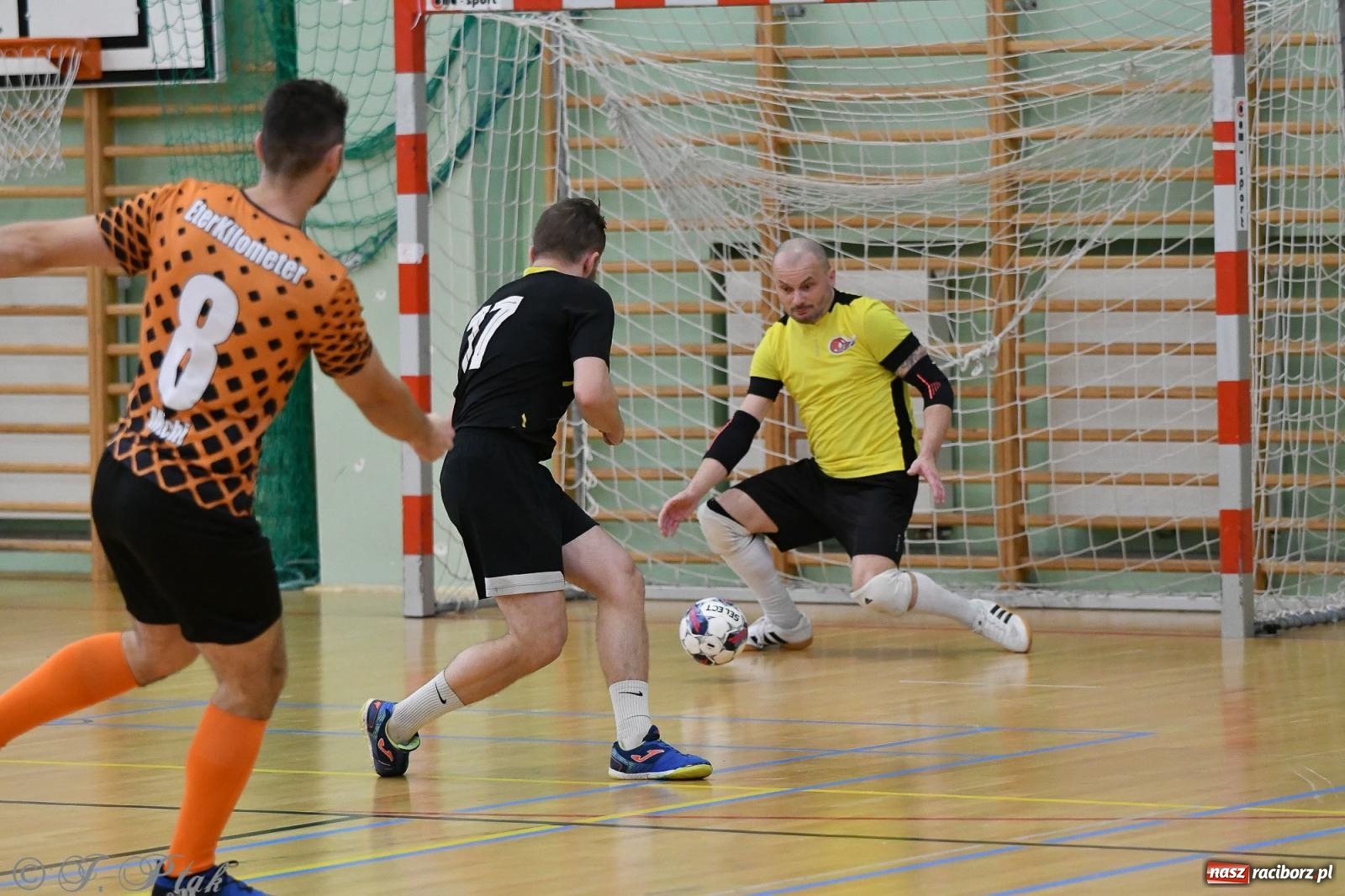 Zdjęcie w galerii na portalu naszraciborz.pl: Futsalowe emocje na zakończenie roku [FOTO] wiadomości z regionu