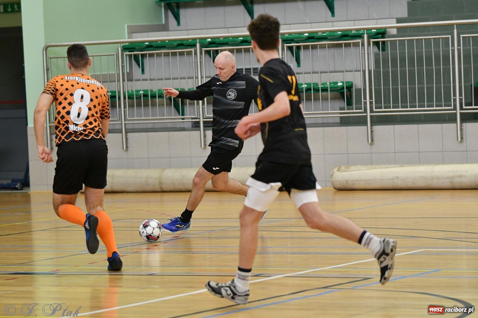 Zdjęcie w galerii na portalu naszraciborz.pl: Futsalowe emocje na zakończenie roku [FOTO] wiadomości z regionu