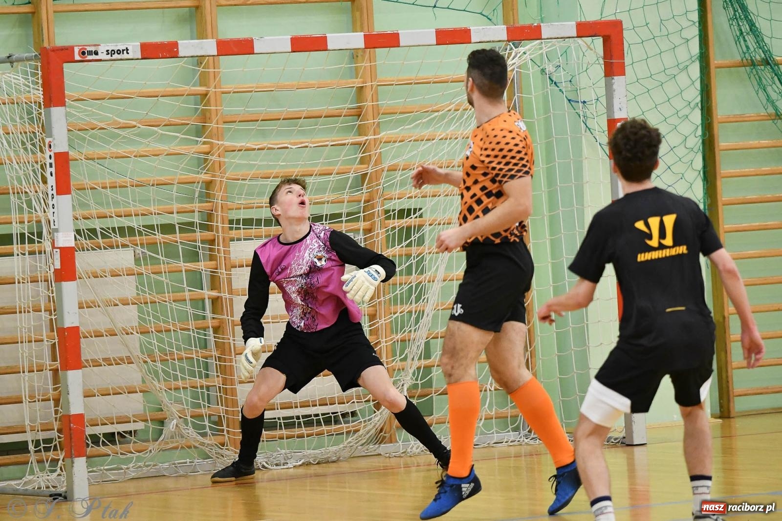 Zdjęcie w galerii na portalu naszraciborz.pl: Futsalowe emocje na zakończenie roku [FOTO] wiadomości z regionu