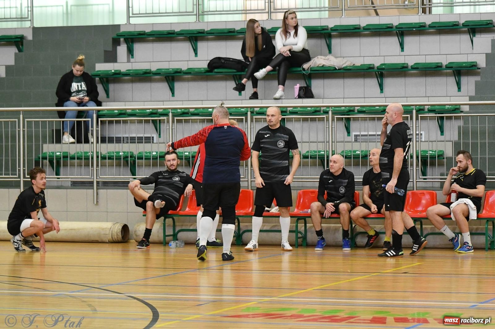 Zdjęcie w galerii na portalu naszraciborz.pl: Futsalowe emocje na zakończenie roku [FOTO] wiadomości z regionu