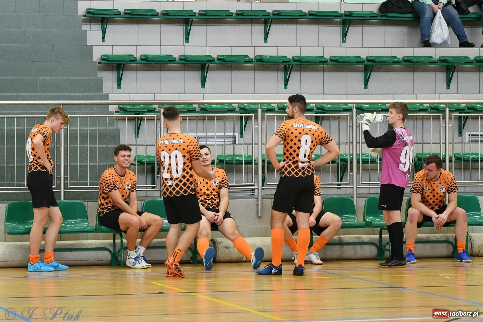 Zdjęcie w galerii na portalu naszraciborz.pl: Futsalowe emocje na zakończenie roku [FOTO] wiadomości z regionu