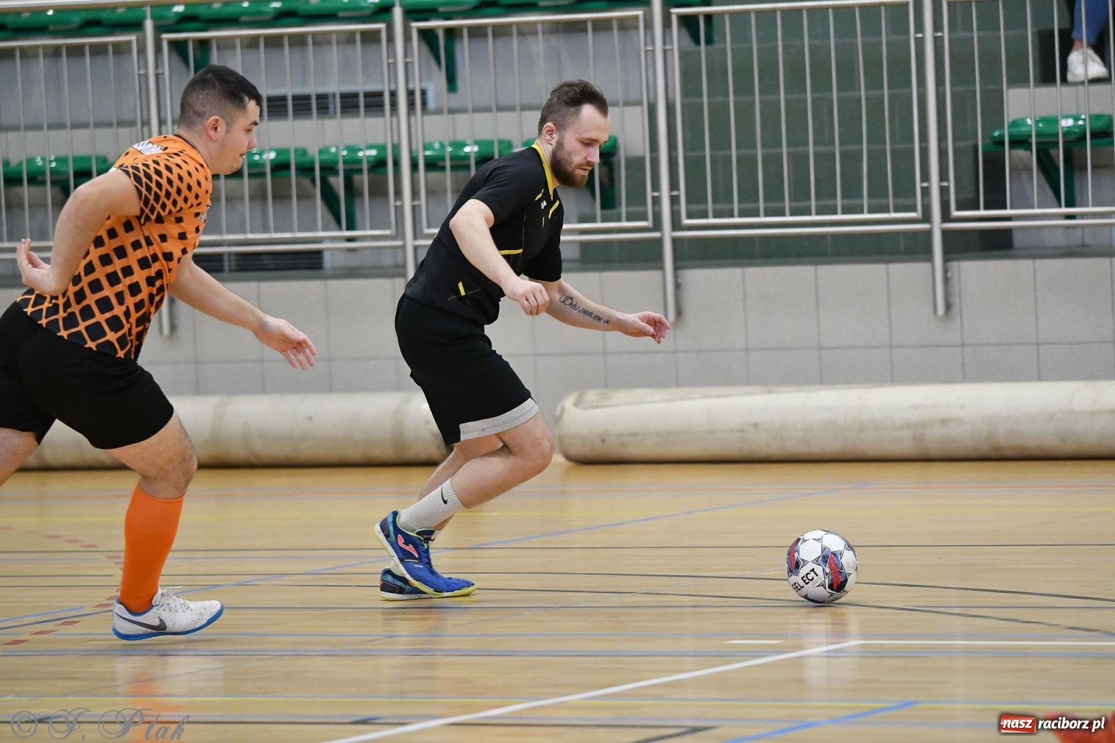 Zdjęcie w galerii na portalu naszraciborz.pl: Futsalowe emocje na zakończenie roku [FOTO] wiadomości z regionu