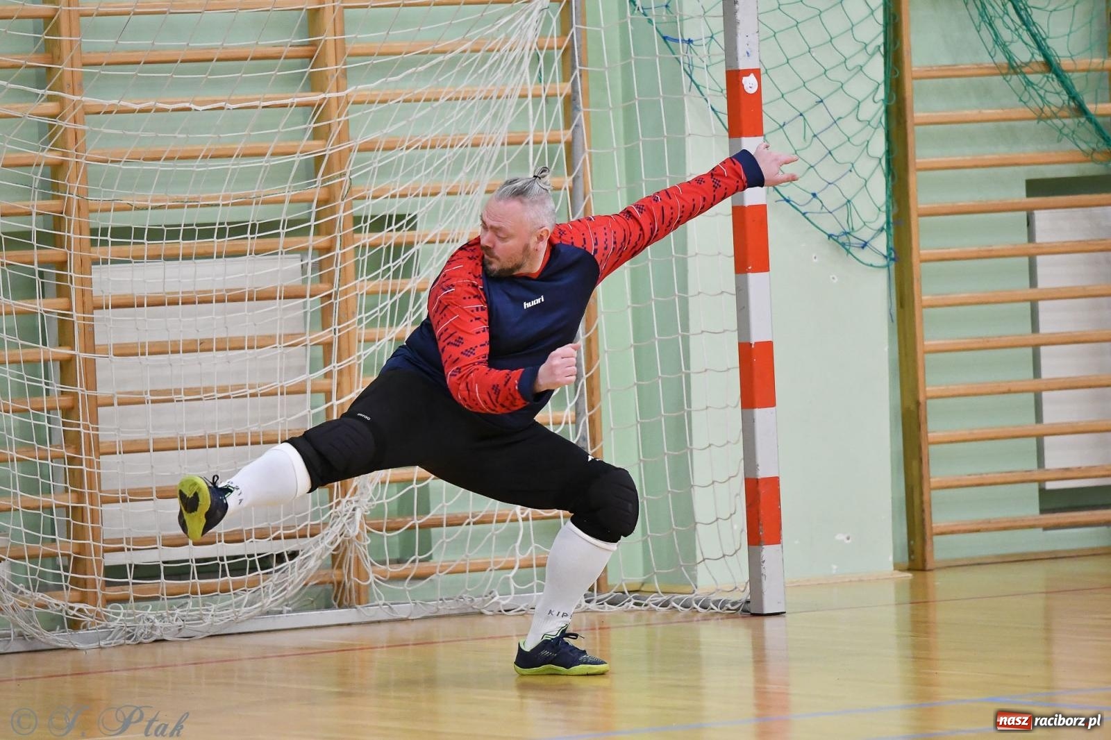 Zdjęcie w galerii na portalu naszraciborz.pl: Futsalowe emocje na zakończenie roku [FOTO] wiadomości z regionu