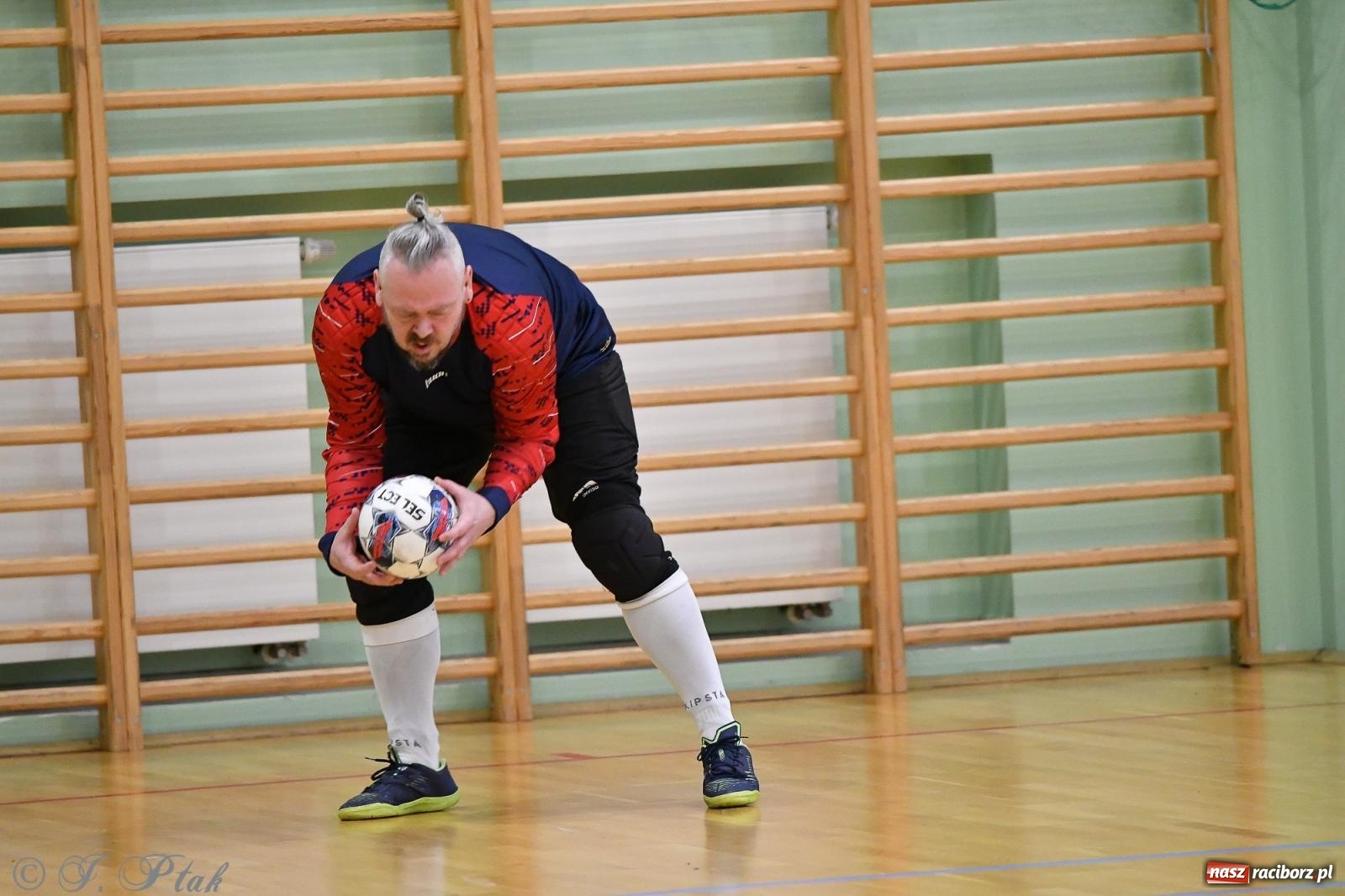 Zdjęcie w galerii na portalu naszraciborz.pl: Futsalowe emocje na zakończenie roku [FOTO] wiadomości z regionu