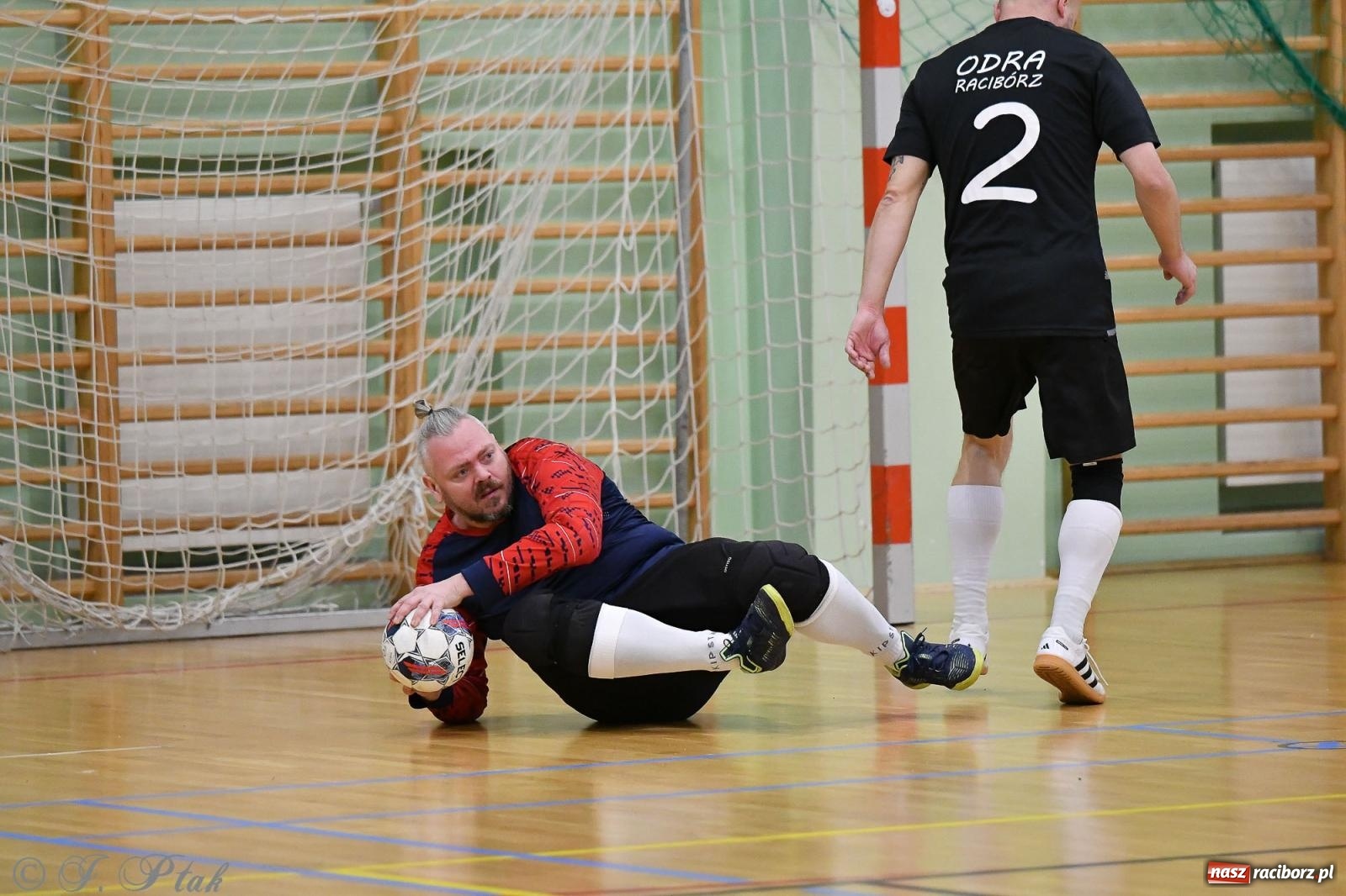 Zdjęcie w galerii na portalu naszraciborz.pl: Futsalowe emocje na zakończenie roku [FOTO] wiadomości z regionu