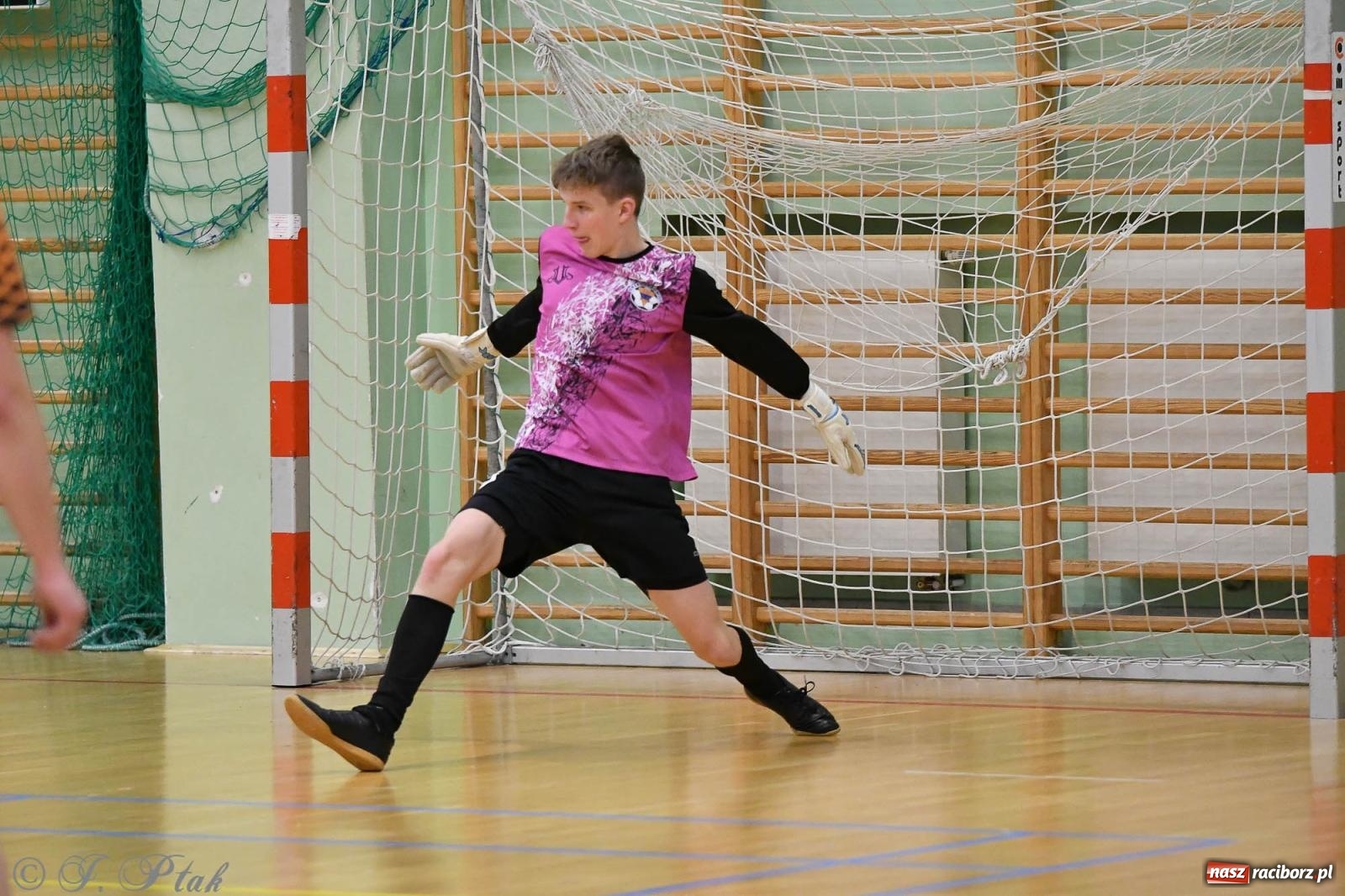 Zdjęcie w galerii na portalu naszraciborz.pl: Futsalowe emocje na zakończenie roku [FOTO] wiadomości z regionu