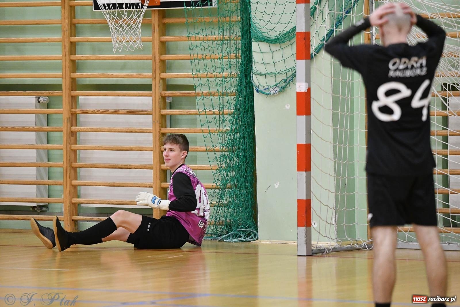 Zdjęcie w galerii na portalu naszraciborz.pl: Futsalowe emocje na zakończenie roku [FOTO] wiadomości z regionu