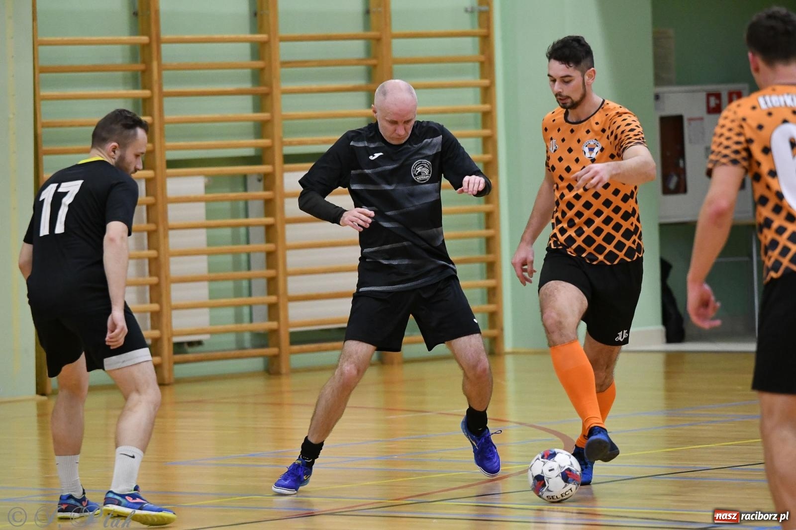 Zdjęcie w galerii na portalu naszraciborz.pl: Futsalowe emocje na zakończenie roku [FOTO] wiadomości z regionu