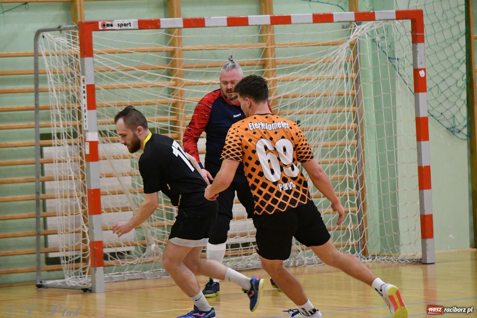 Zdjęcie w galerii na portalu naszraciborz.pl: Futsalowe emocje na zakończenie roku [FOTO] wiadomości z regionu