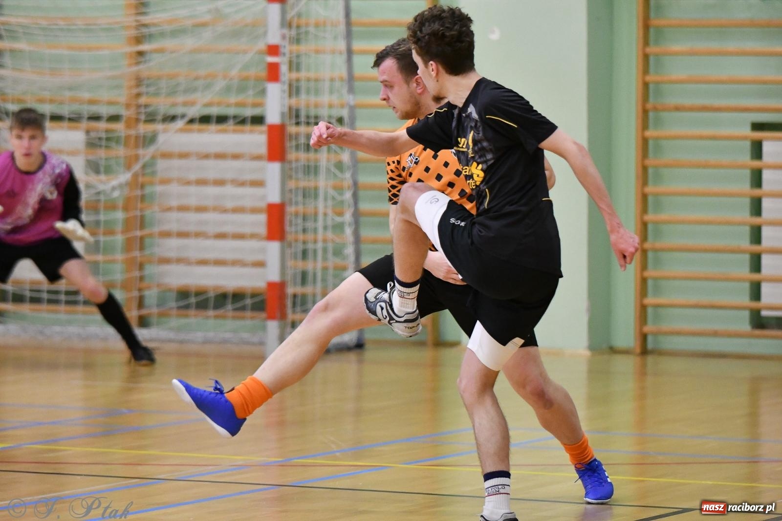 Zdjęcie w galerii na portalu naszraciborz.pl: Futsalowe emocje na zakończenie roku [FOTO] wiadomości z regionu