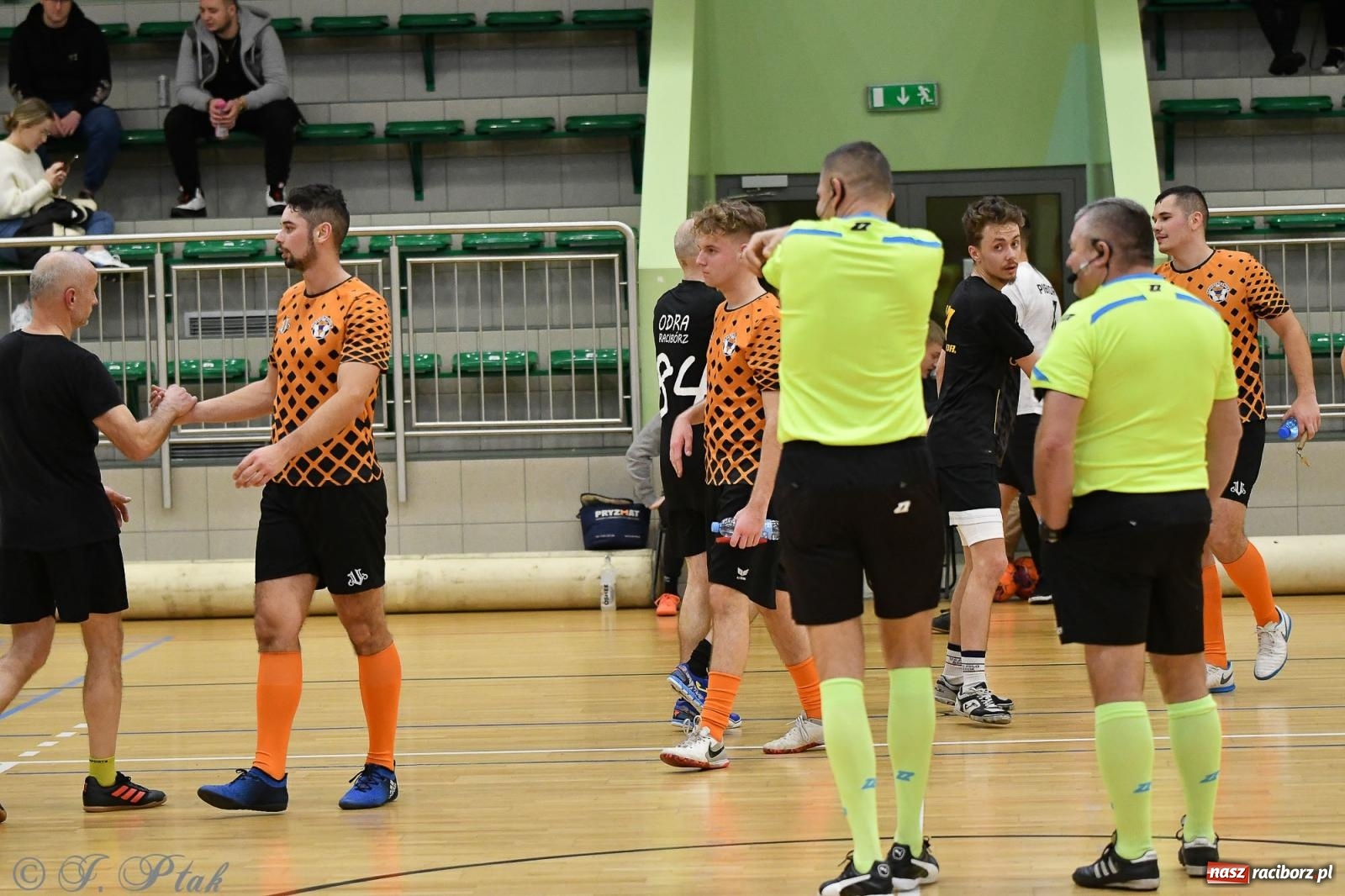 Zdjęcie w galerii na portalu naszraciborz.pl: Futsalowe emocje na zakończenie roku [FOTO] wiadomości z regionu