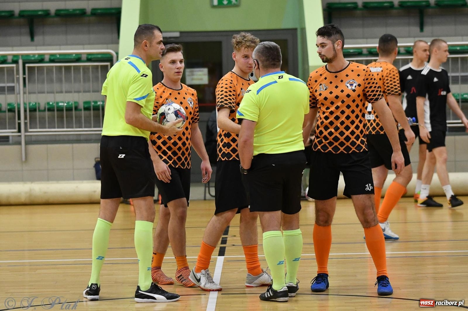 Zdjęcie w galerii na portalu naszraciborz.pl: Futsalowe emocje na zakończenie roku [FOTO] wiadomości z regionu