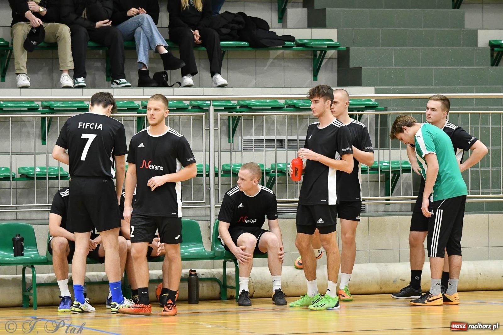 Zdjęcie w galerii na portalu naszraciborz.pl: Futsalowe emocje na zakończenie roku [FOTO] wiadomości z regionu