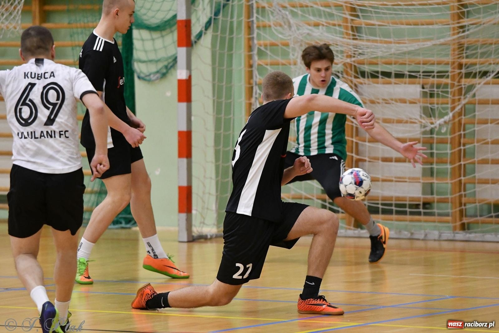 Zdjęcie w galerii na portalu naszraciborz.pl: Futsalowe emocje na zakończenie roku [FOTO] wiadomości z regionu