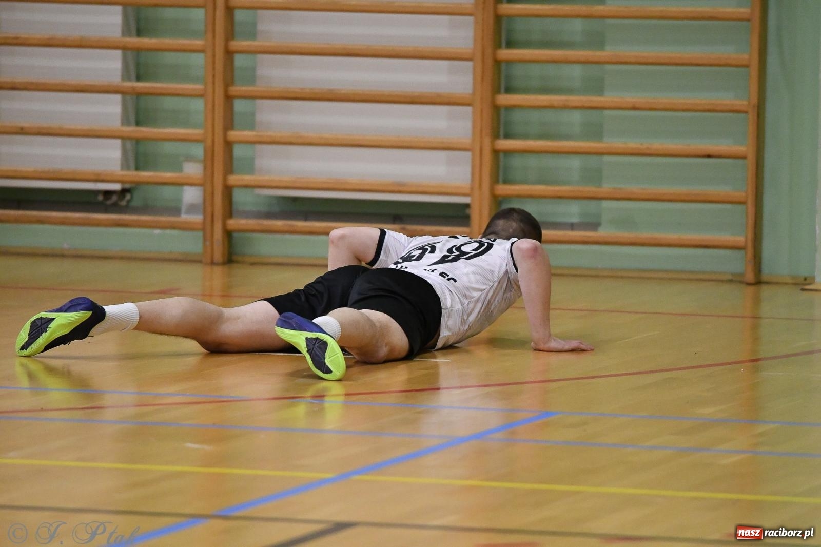 Zdjęcie w galerii na portalu naszraciborz.pl: Futsalowe emocje na zakończenie roku [FOTO] wiadomości z regionu