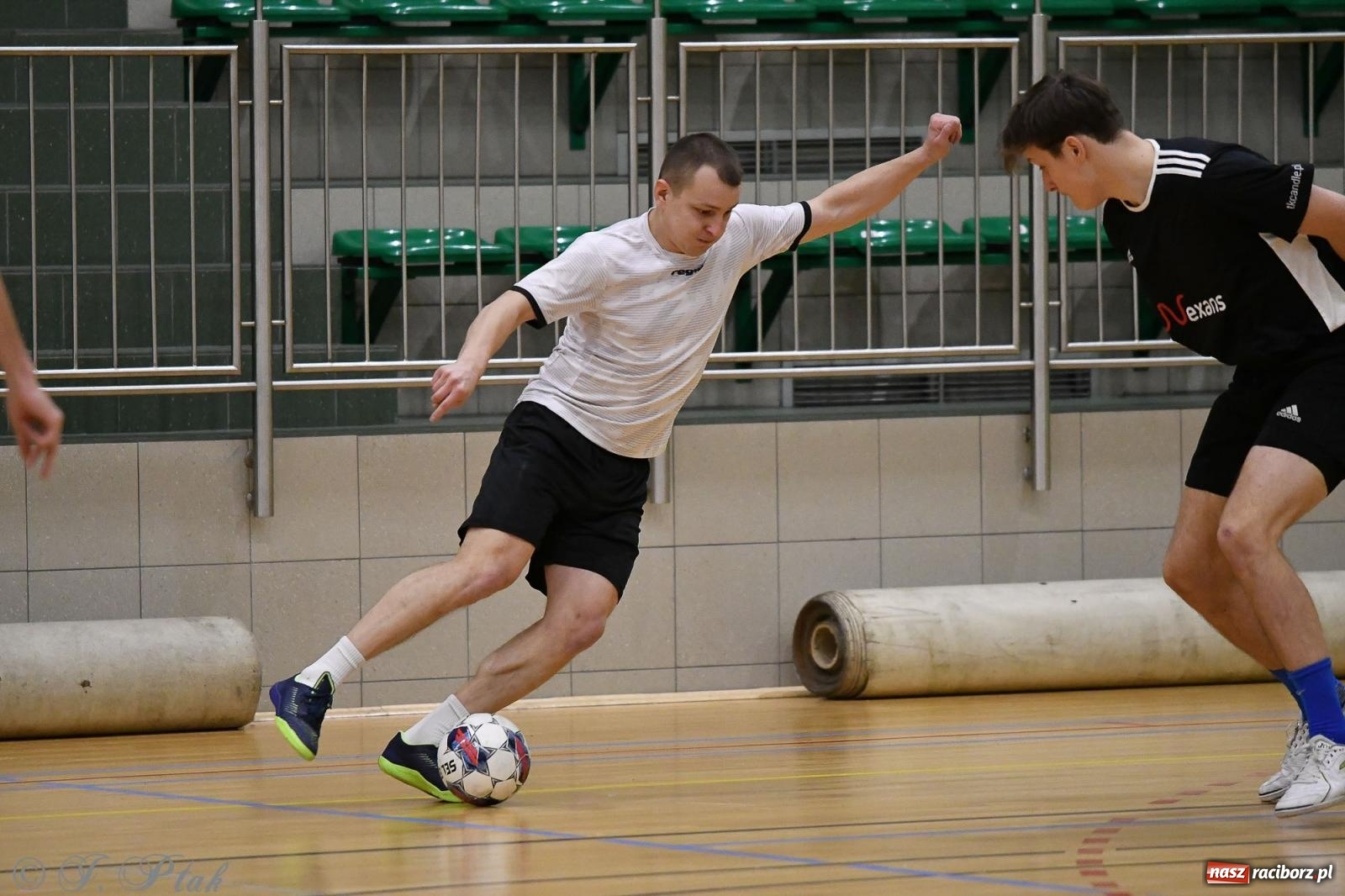 Zdjęcie w galerii na portalu naszraciborz.pl: Futsalowe emocje na zakończenie roku [FOTO] wiadomości z regionu