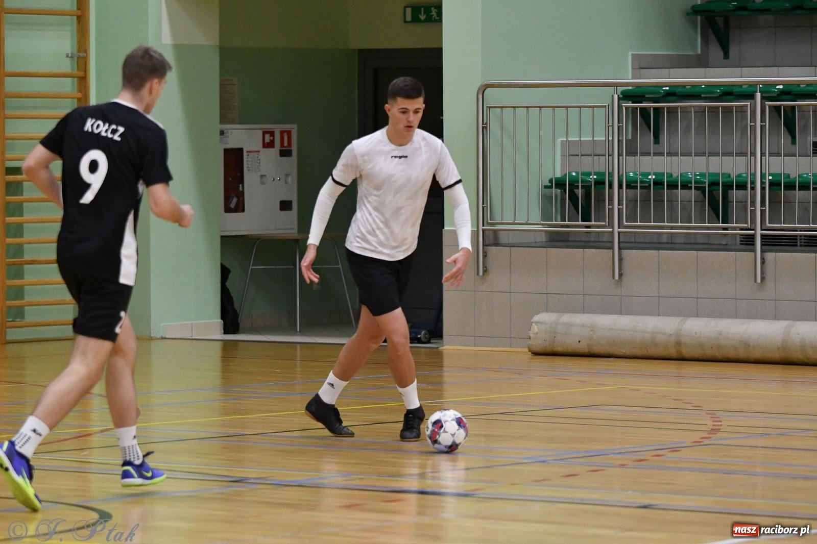 Zdjęcie w galerii na portalu naszraciborz.pl: Futsalowe emocje na zakończenie roku [FOTO] wiadomości z regionu