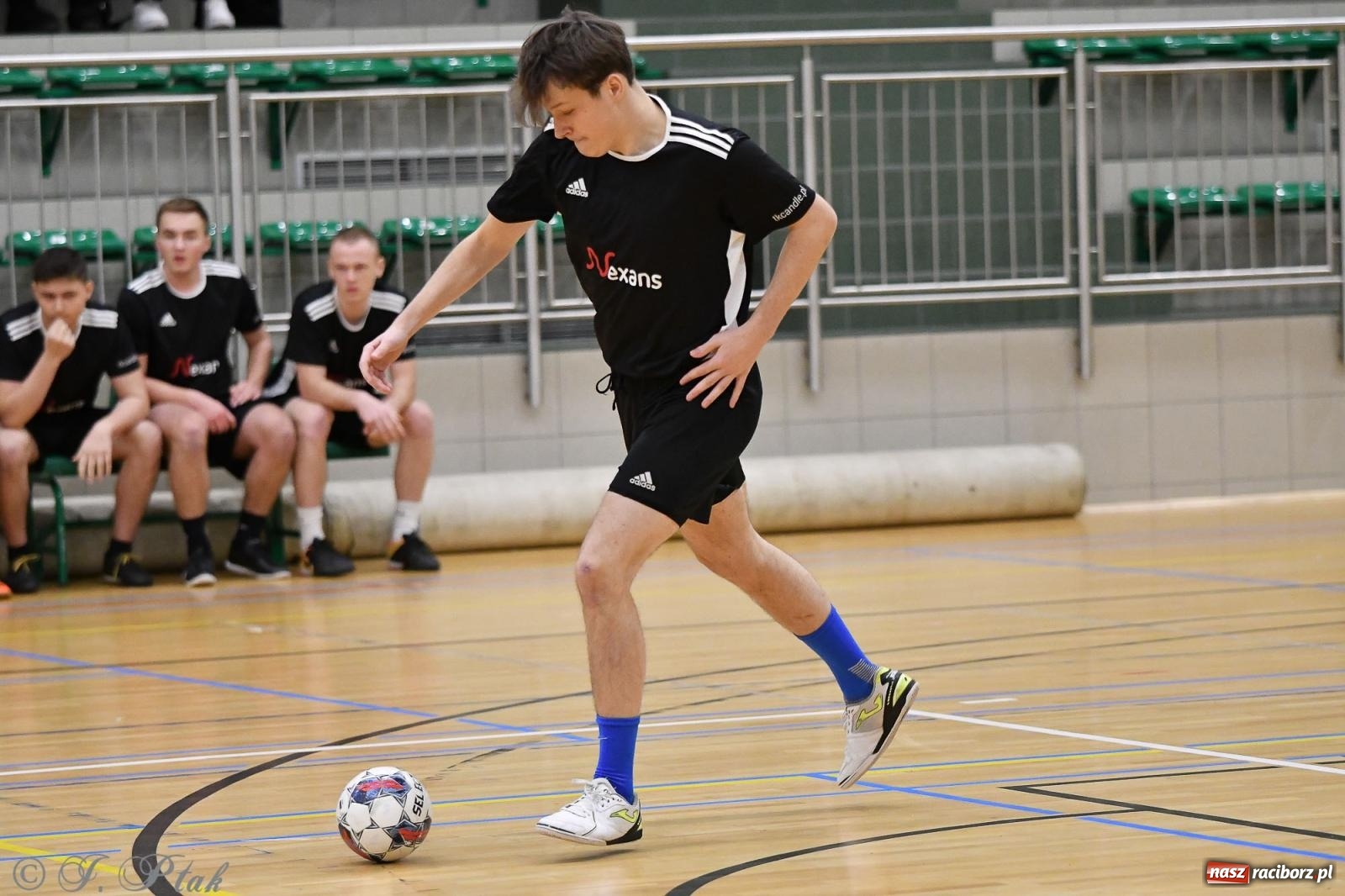 Zdjęcie w galerii na portalu naszraciborz.pl: Futsalowe emocje na zakończenie roku [FOTO] wiadomości z regionu