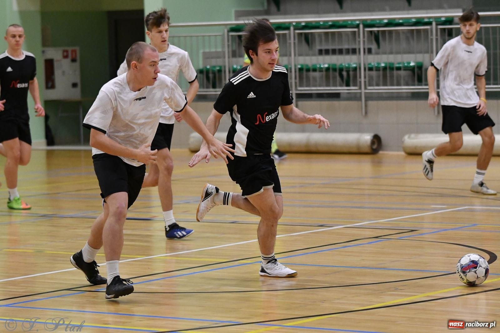Zdjęcie w galerii na portalu naszraciborz.pl: Futsalowe emocje na zakończenie roku [FOTO] wiadomości z regionu