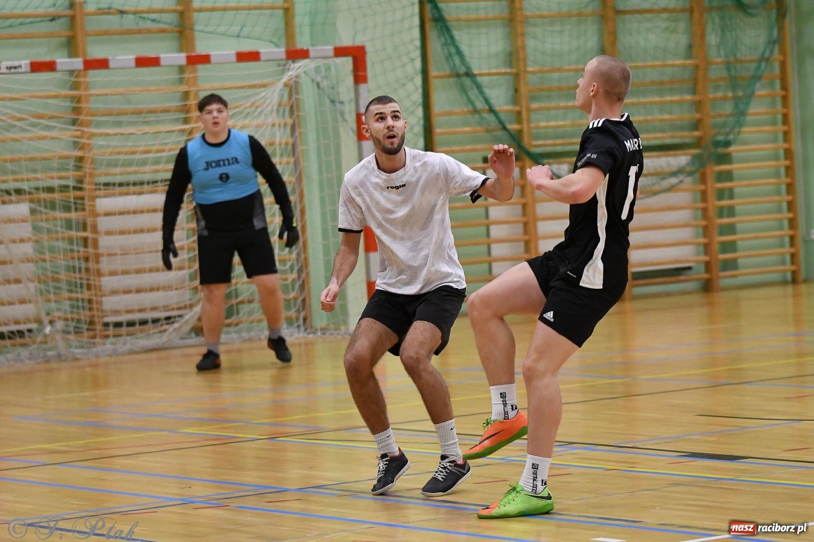 Zdjęcie w galerii na portalu naszraciborz.pl: Futsalowe emocje na zakończenie roku [FOTO] wiadomości z regionu