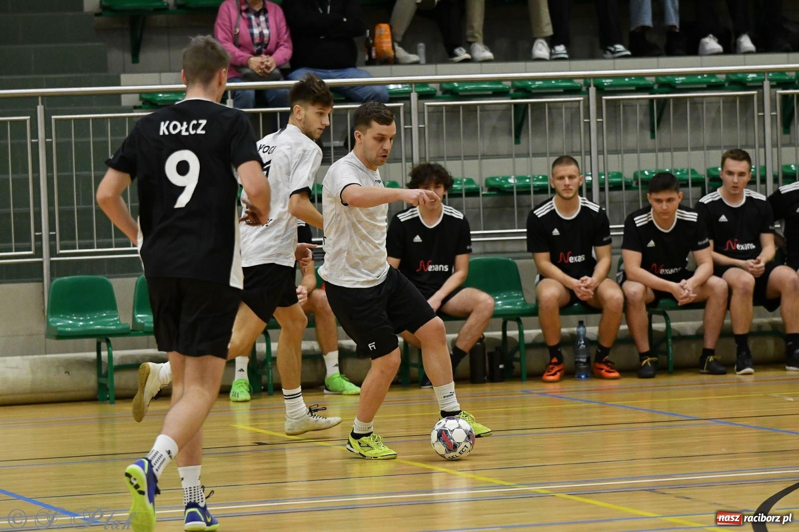 Zdjęcie w galerii na portalu naszraciborz.pl: Futsalowe emocje na zakończenie roku [FOTO] wiadomości z regionu