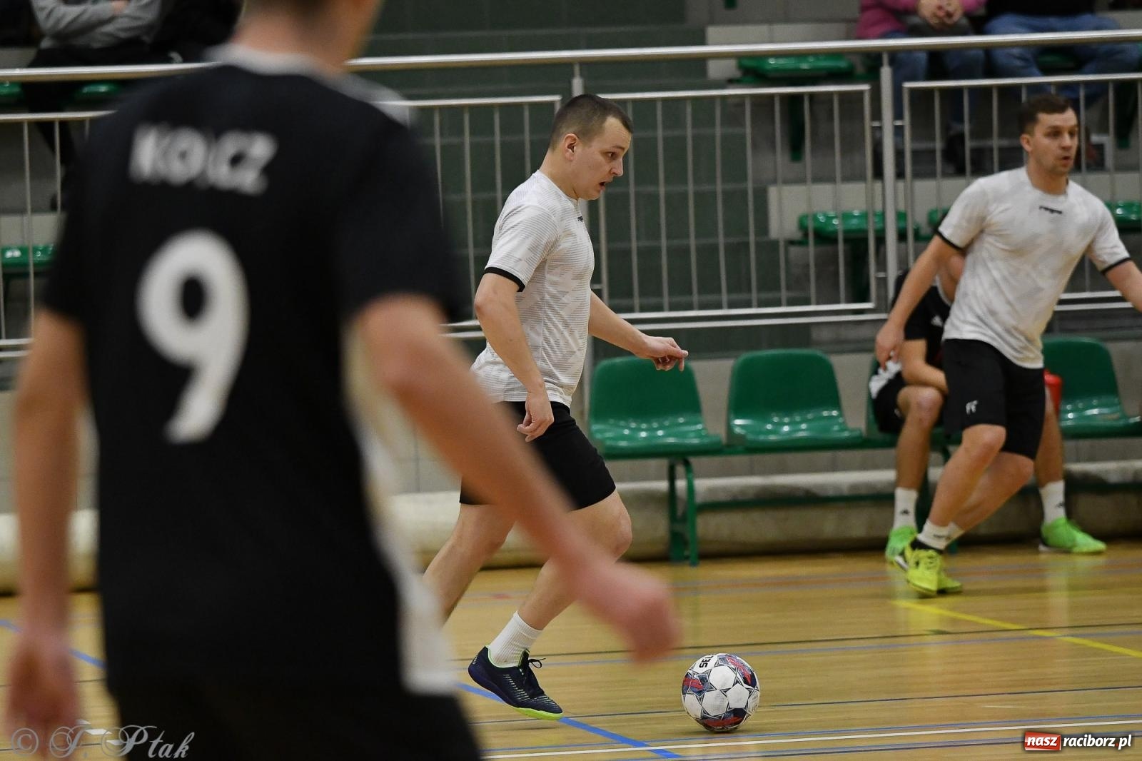 Zdjęcie w galerii na portalu naszraciborz.pl: Futsalowe emocje na zakończenie roku [FOTO] wiadomości z regionu