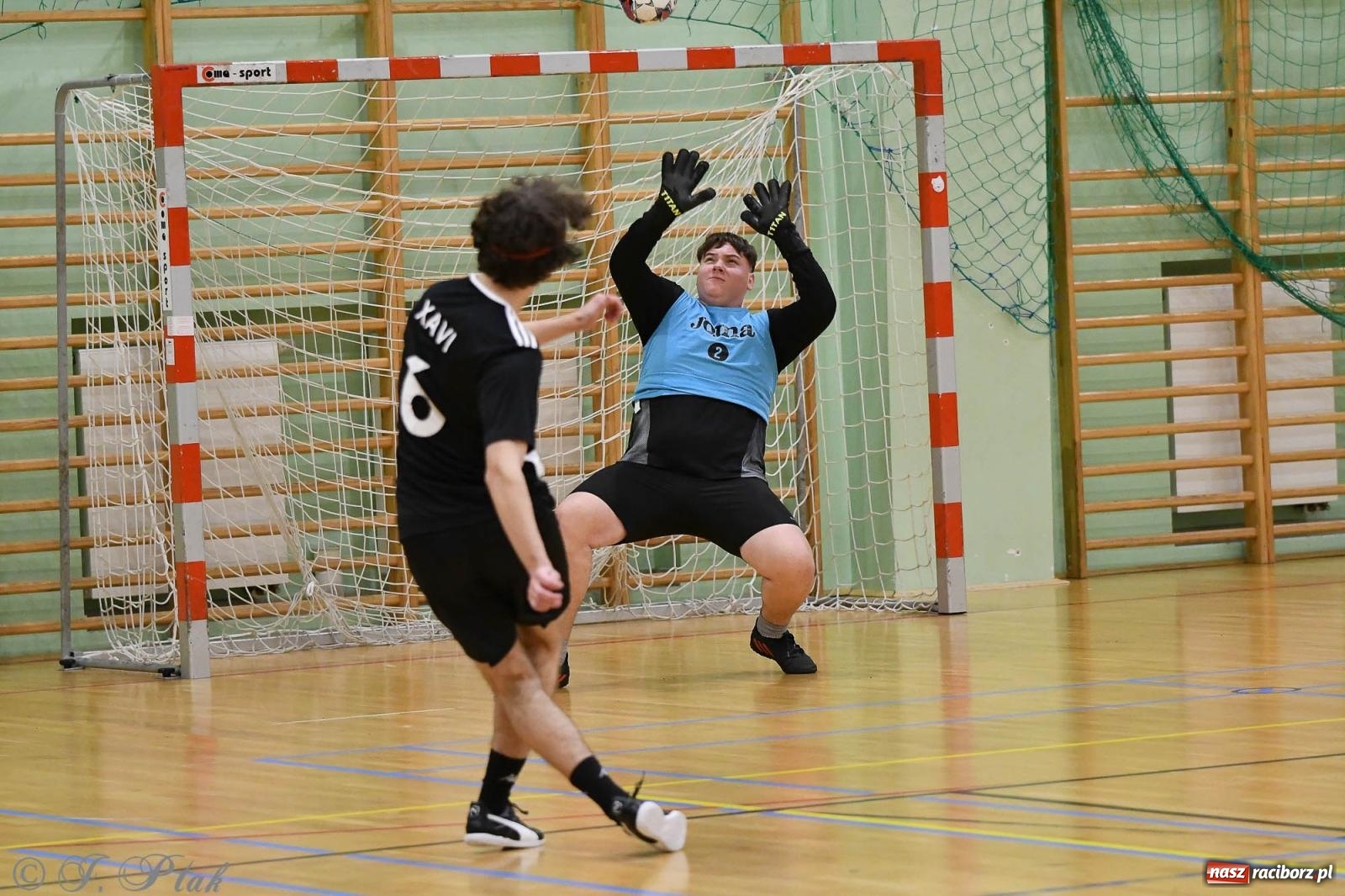 Zdjęcie w galerii na portalu naszraciborz.pl: Futsalowe emocje na zakończenie roku [FOTO] wiadomości z regionu