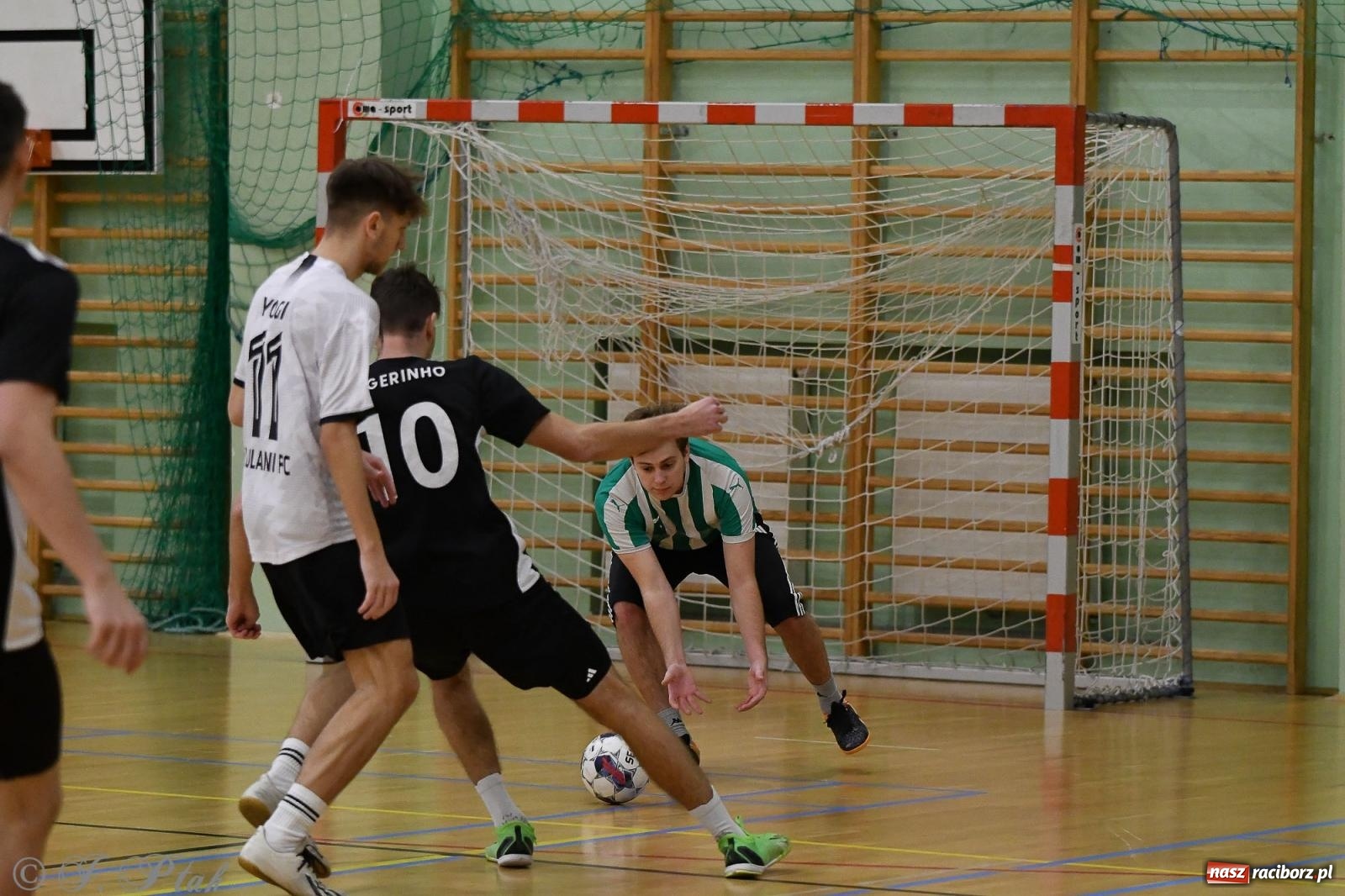 Zdjęcie w galerii na portalu naszraciborz.pl: Futsalowe emocje na zakończenie roku [FOTO] wiadomości z regionu