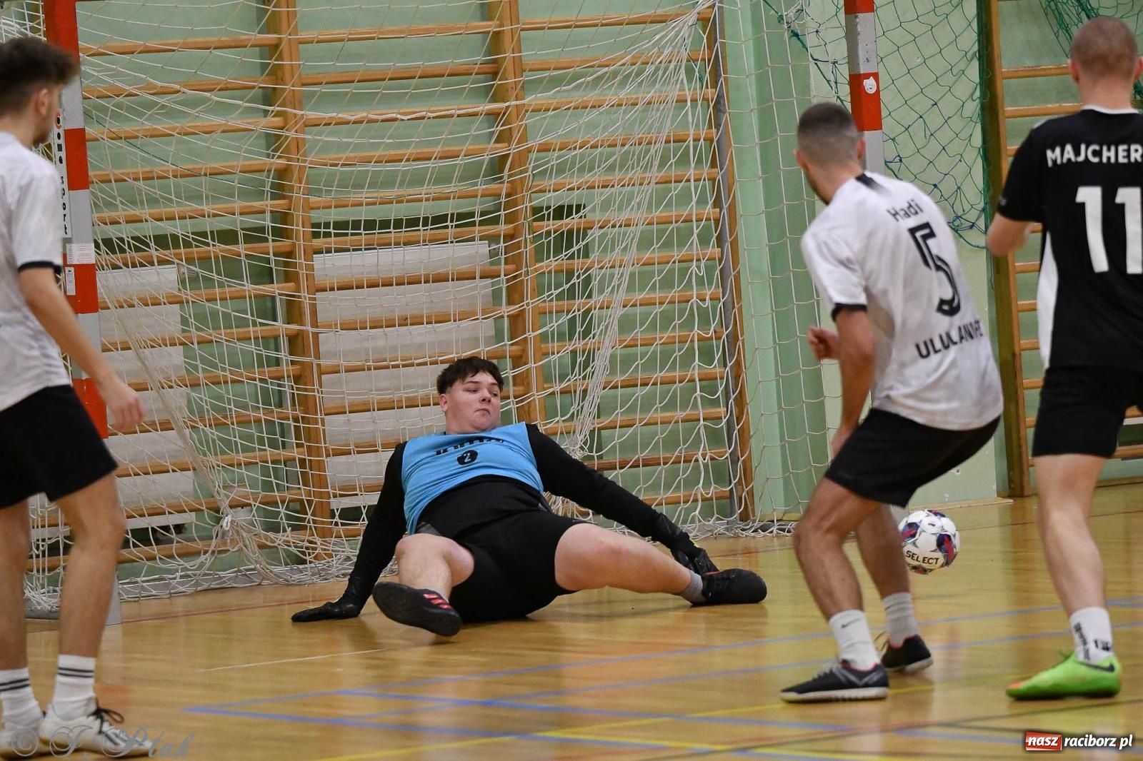 Zdjęcie w galerii na portalu naszraciborz.pl: Futsalowe emocje na zakończenie roku [FOTO] wiadomości z regionu