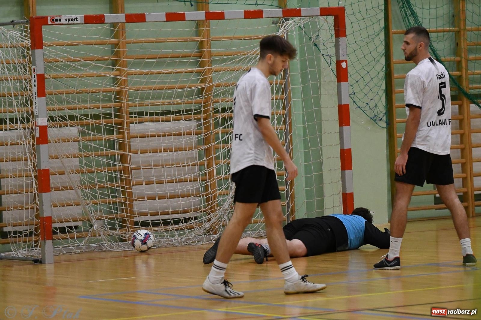 Zdjęcie w galerii na portalu naszraciborz.pl: Futsalowe emocje na zakończenie roku [FOTO] wiadomości z regionu