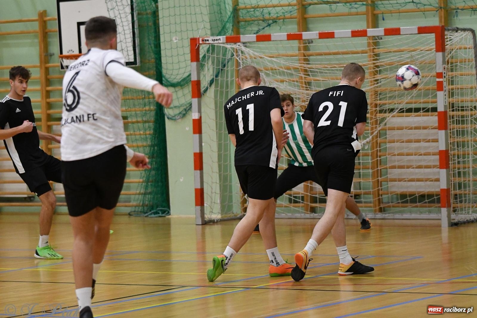 Zdjęcie w galerii na portalu naszraciborz.pl: Futsalowe emocje na zakończenie roku [FOTO] wiadomości z regionu