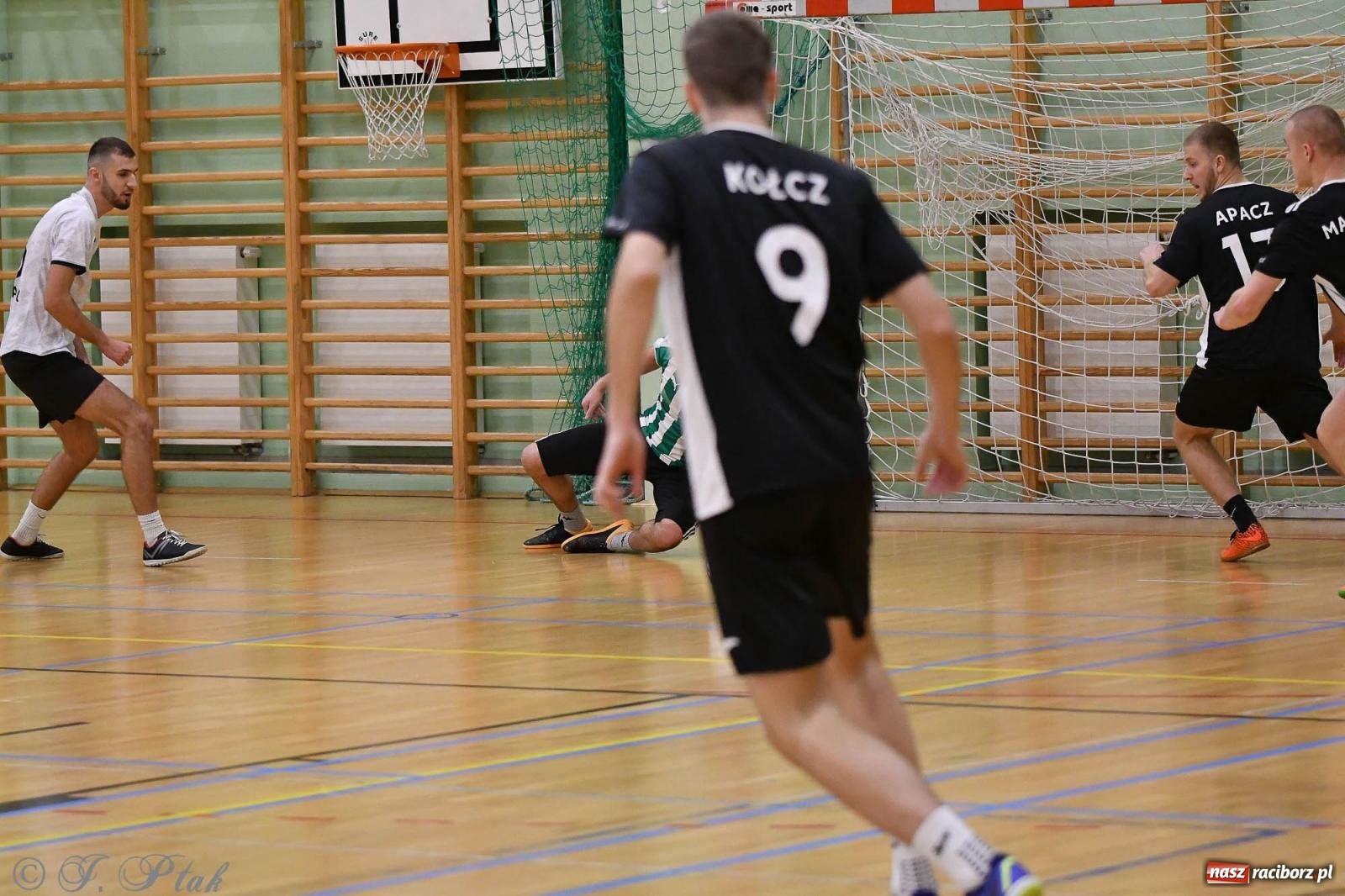 Zdjęcie w galerii na portalu naszraciborz.pl: Futsalowe emocje na zakończenie roku [FOTO] wiadomości z regionu