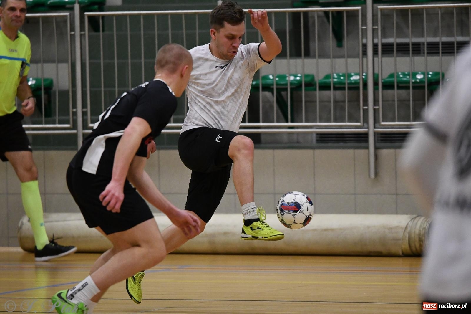 Zdjęcie w galerii na portalu naszraciborz.pl: Futsalowe emocje na zakończenie roku [FOTO] wiadomości z regionu