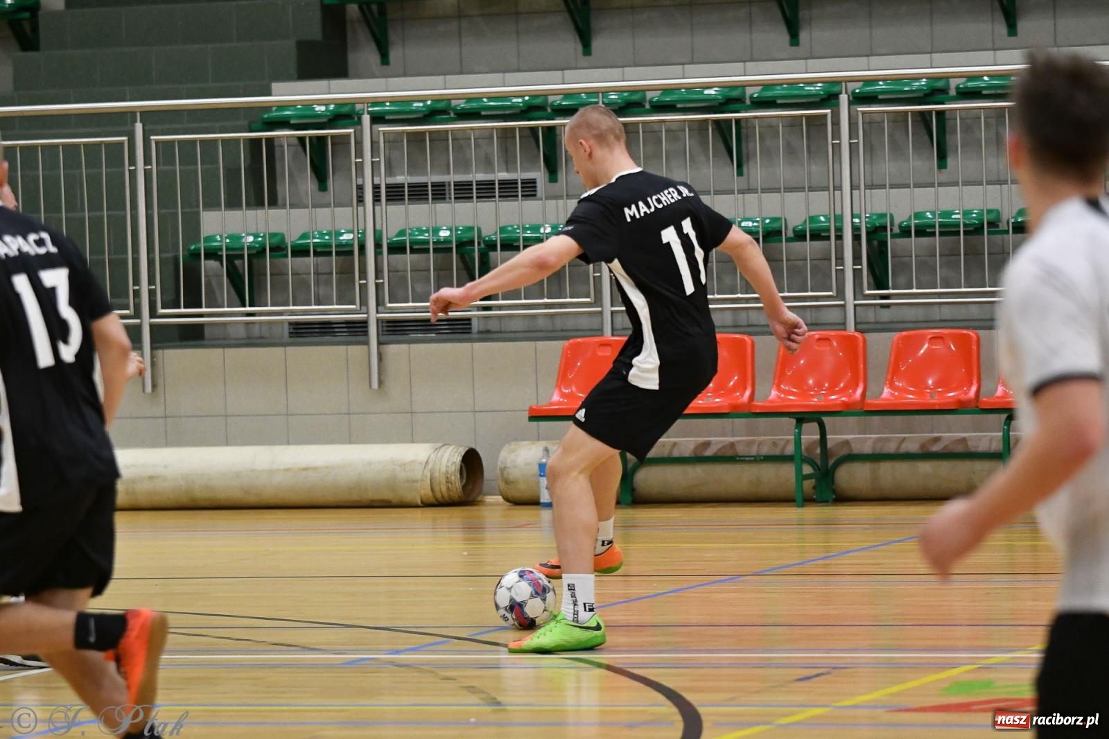 Zdjęcie w galerii na portalu naszraciborz.pl: Futsalowe emocje na zakończenie roku [FOTO] wiadomości z regionu