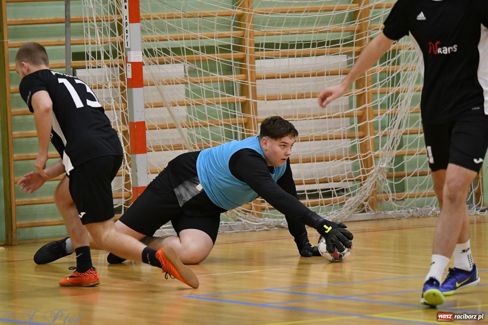 Zdjęcie w galerii na portalu naszraciborz.pl: Futsalowe emocje na zakończenie roku [FOTO] wiadomości z regionu