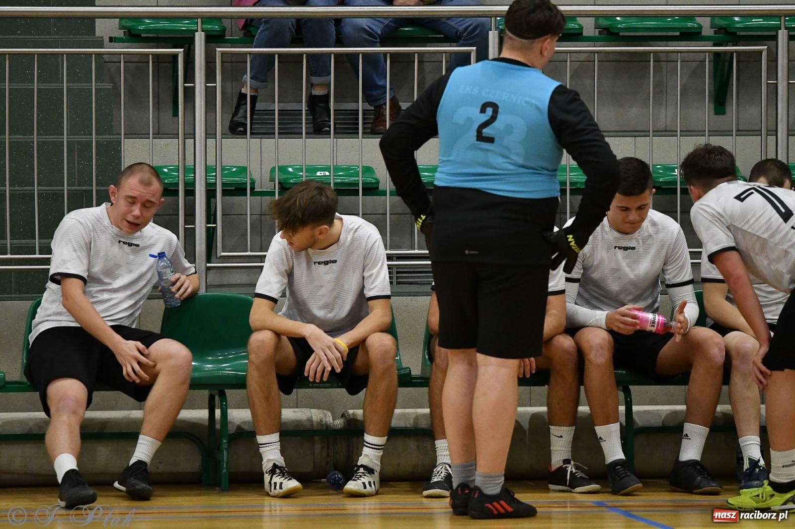 Zdjęcie w galerii na portalu naszraciborz.pl: Futsalowe emocje na zakończenie roku [FOTO] wiadomości z regionu