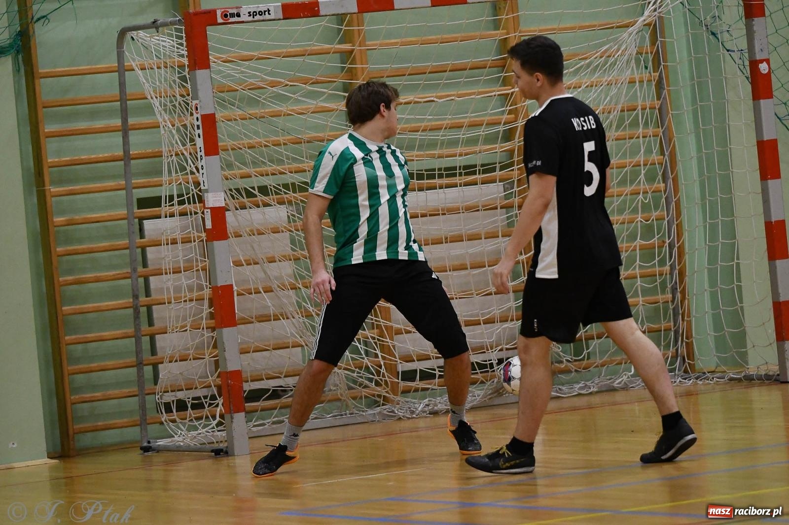 Zdjęcie w galerii na portalu naszraciborz.pl: Futsalowe emocje na zakończenie roku [FOTO] wiadomości z regionu