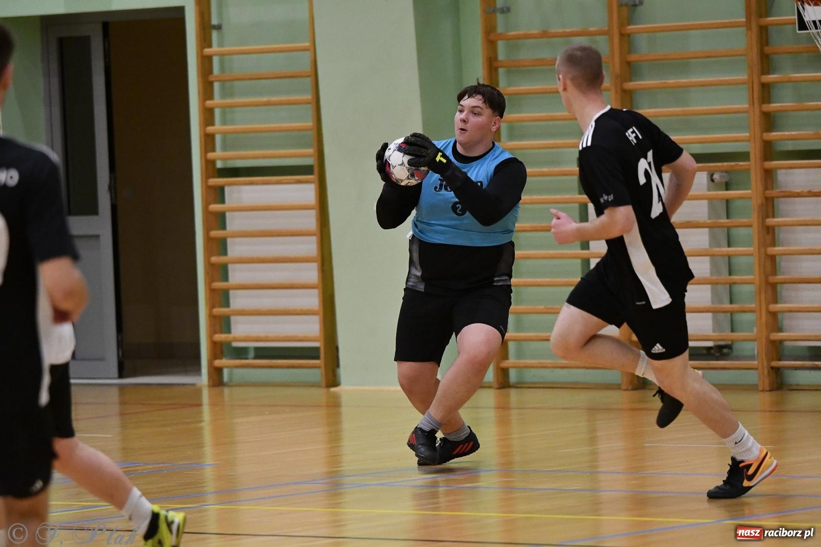 Zdjęcie w galerii na portalu naszraciborz.pl: Futsalowe emocje na zakończenie roku [FOTO] wiadomości z regionu