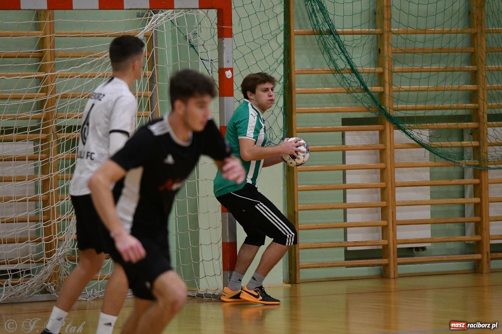 Zdjęcie w galerii na portalu naszraciborz.pl: Futsalowe emocje na zakończenie roku [FOTO] wiadomości z regionu