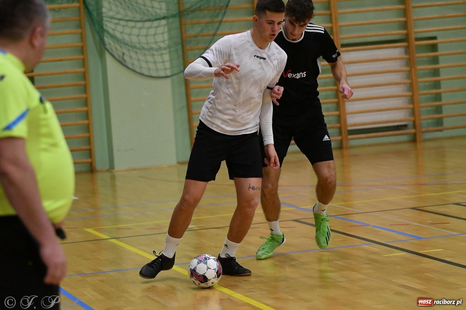 Zdjęcie w galerii na portalu naszraciborz.pl: Futsalowe emocje na zakończenie roku [FOTO] wiadomości z regionu