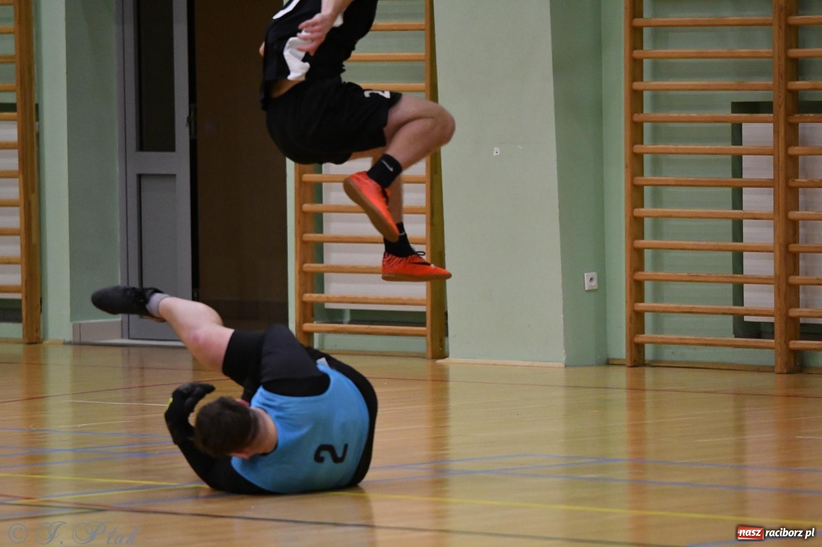 Zdjęcie w galerii na portalu naszraciborz.pl: Futsalowe emocje na zakończenie roku [FOTO] wiadomości z regionu