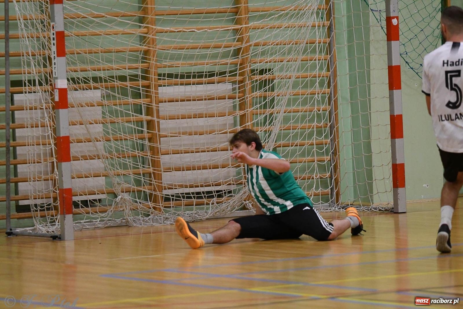 Zdjęcie w galerii na portalu naszraciborz.pl: Futsalowe emocje na zakończenie roku [FOTO] wiadomości z regionu