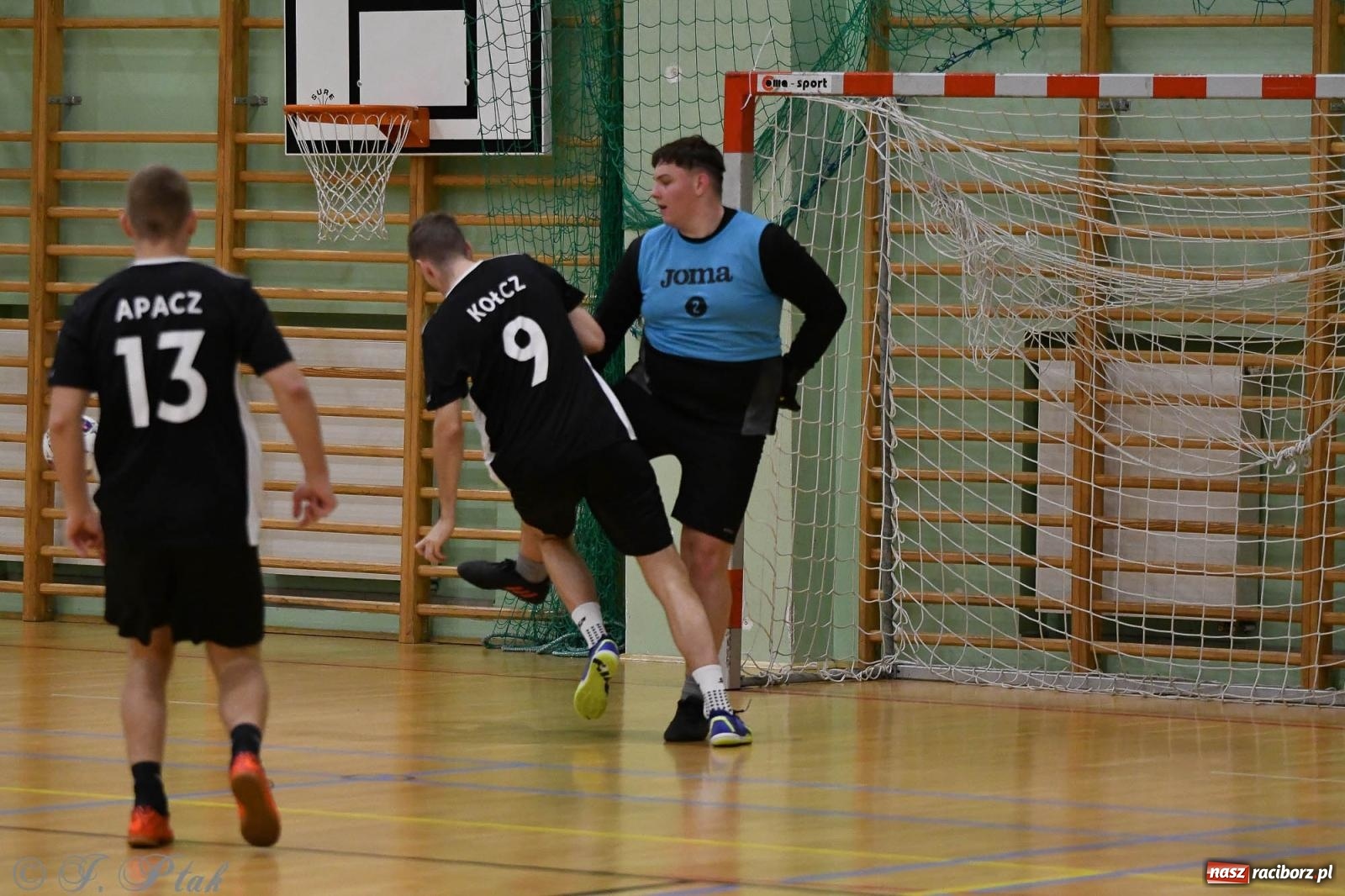 Zdjęcie w galerii na portalu naszraciborz.pl: Futsalowe emocje na zakończenie roku [FOTO] wiadomości z regionu